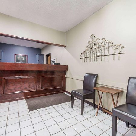 Super 8 By Wyndham Bloomington University Area Esterno foto