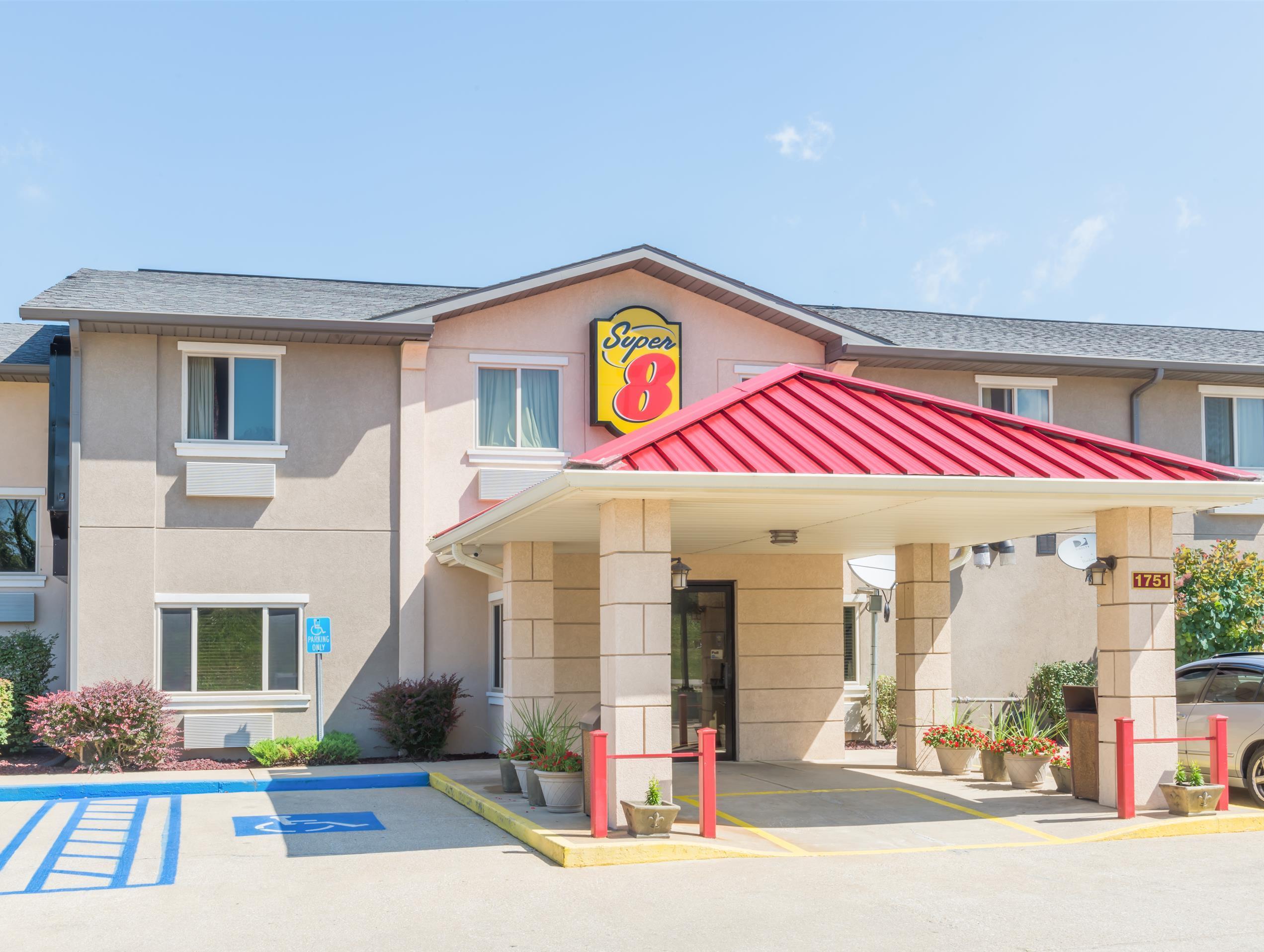 Super 8 By Wyndham Bloomington University Area Esterno foto